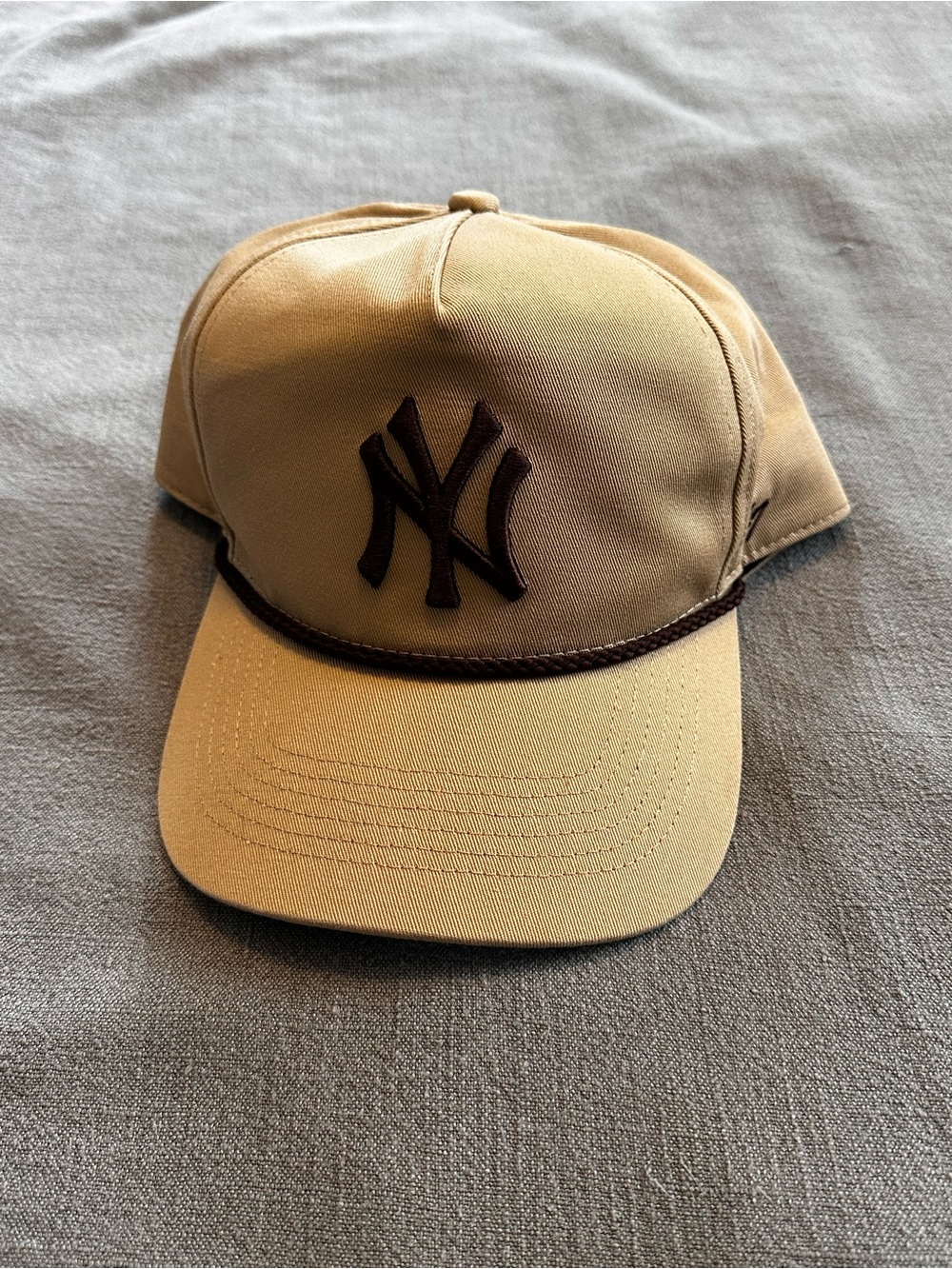NY Yankees SnapBack hat by ‘47 Mocha/Tan